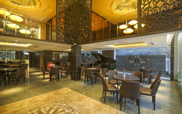 Palazzo Luxury Hotel