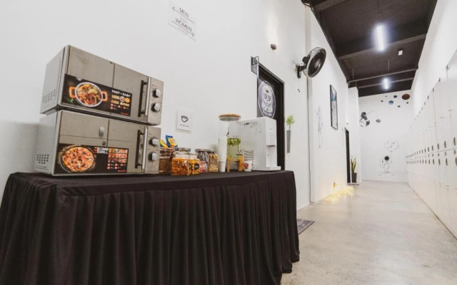 Hashtag.Capsule.Hostel