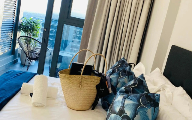 Umhlanga Arch 10th Floor- Sea Views!