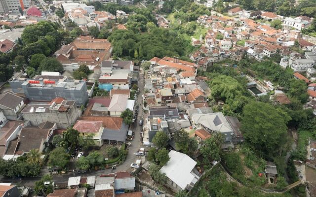 Trendy 1BR Apartment at Parahyangan Residence
