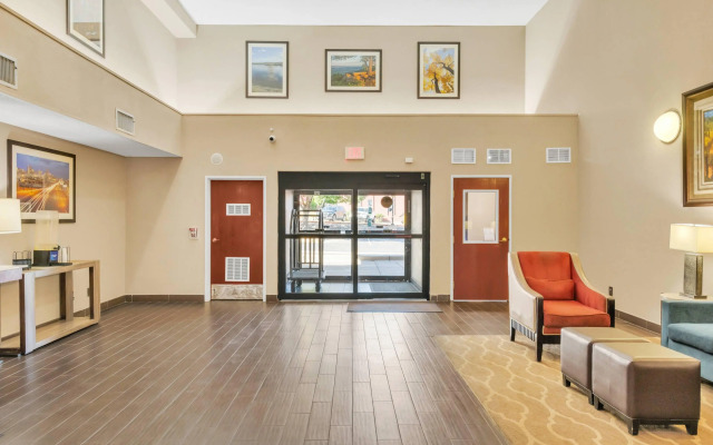 Comfort Suites Lakewood - Denver