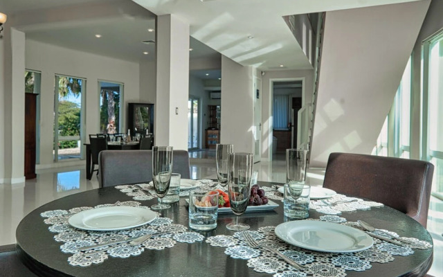 Direct Ocean Front Villa With Private Pool + View! Boca Catalina Malmok!