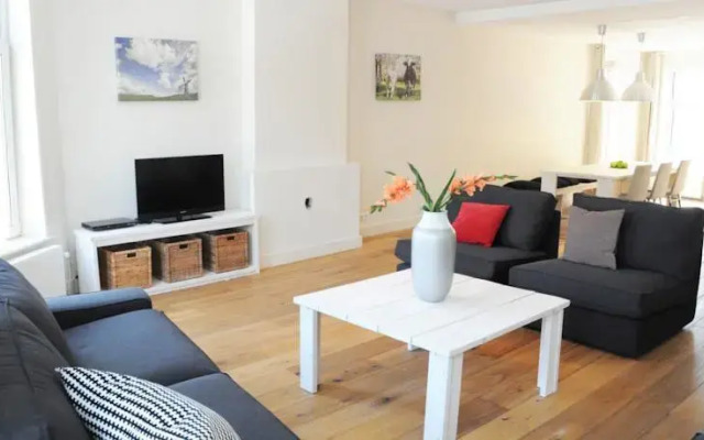 Lobby Apartment
