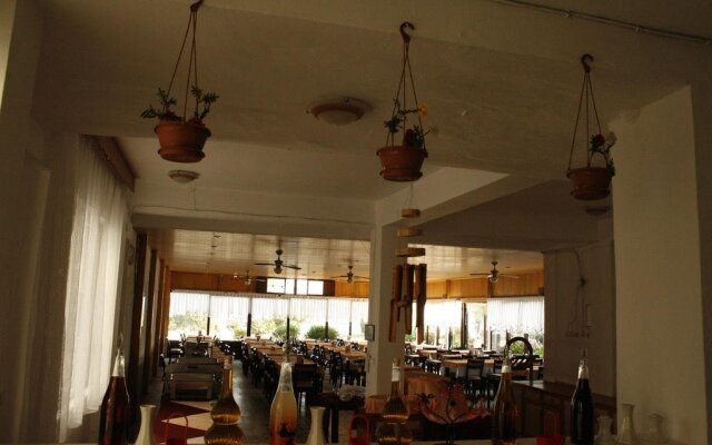 Yarar Hotel