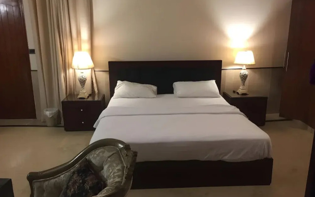 E Lodge Guest House