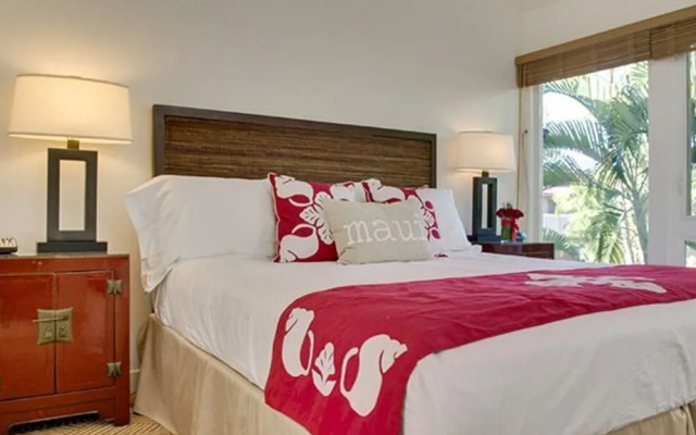 Aina Nalu Condo I202 by RedAwning