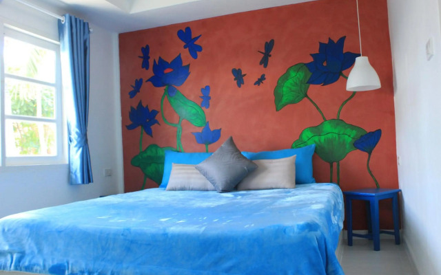 1715 House - White Rhino