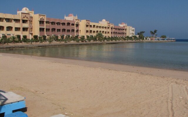 Eagles Downtown Zahabia & Beach Resort
