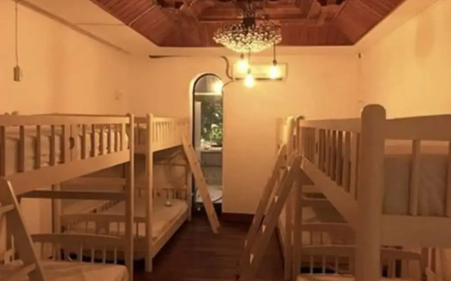 Rooftop Party Guesthouse - Hostel
