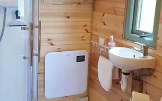 Hebrides Bothy - Glamping