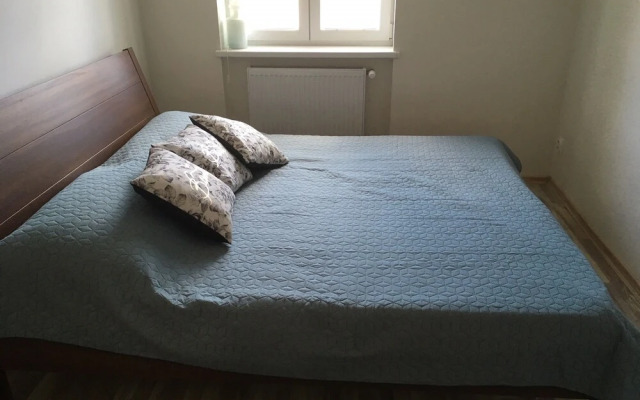 Cosy home - 4 stops to DT