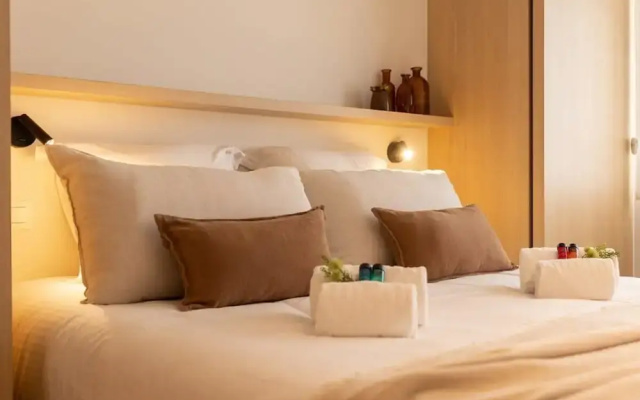 Stunning Apartment on top Location With Parking