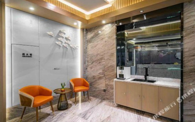 Superior Hotel (Jiaxing Yaohan Shopping Mall Area)