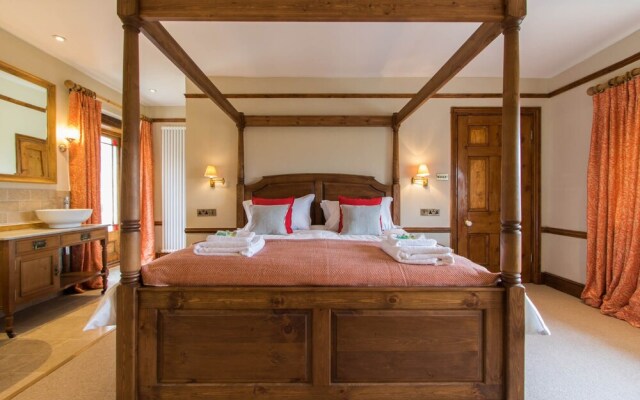 Atherstone Farmhouse & Cottage