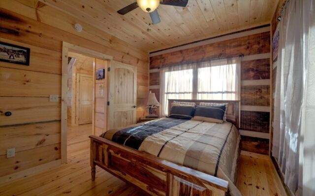 Pony Express - 2 Br Cabin