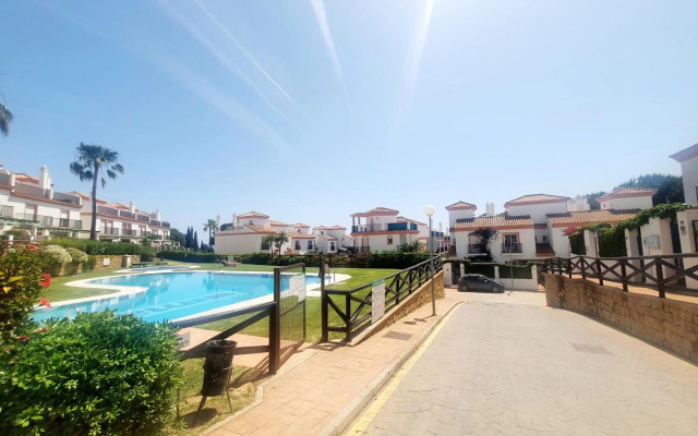 Lomas de Cabopino House