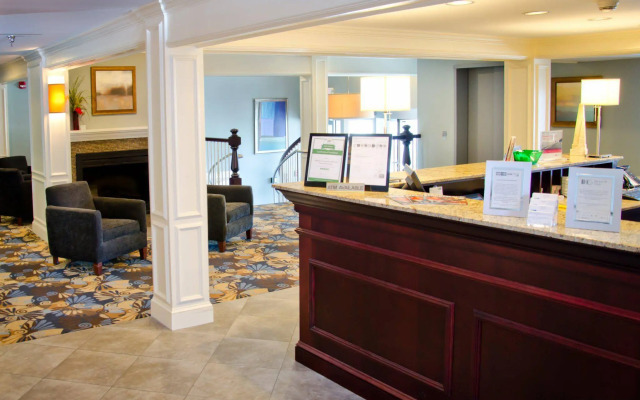 Holiday Inn Express & Suites Merrimack by IHG