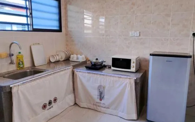 Cozy Homestay Ipoh - Near Station 18