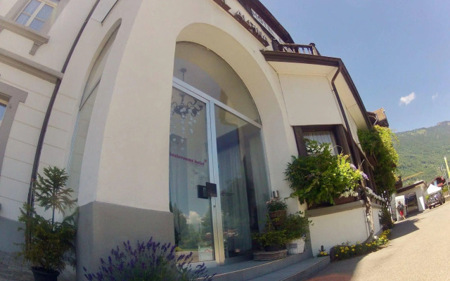 Alpina Hotel