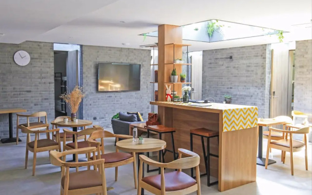 WeLight Hostel - Lost in flowers