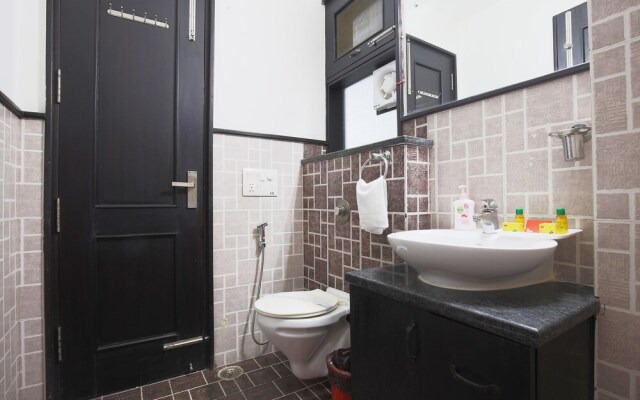 FabHotel Exotica Noida Expressway
