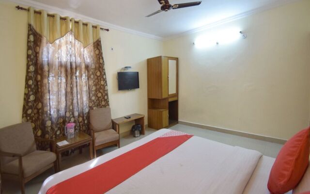 OYO 10229 Hotel Crystal