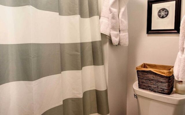 Stowe Vacation Rental w/ Deck & Mountain Views!