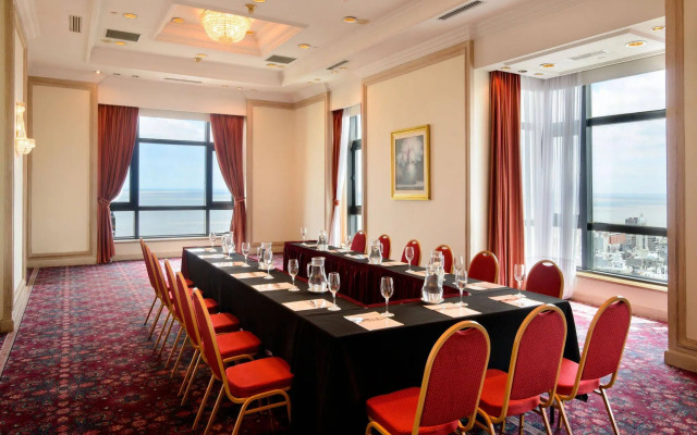 Radisson Montevideo Victoria Plaza Hotel