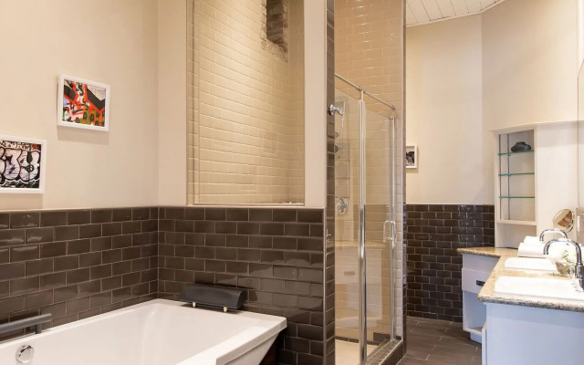 Retro Suites Hotel