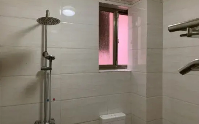 Qujing Ruixin Business Hotel