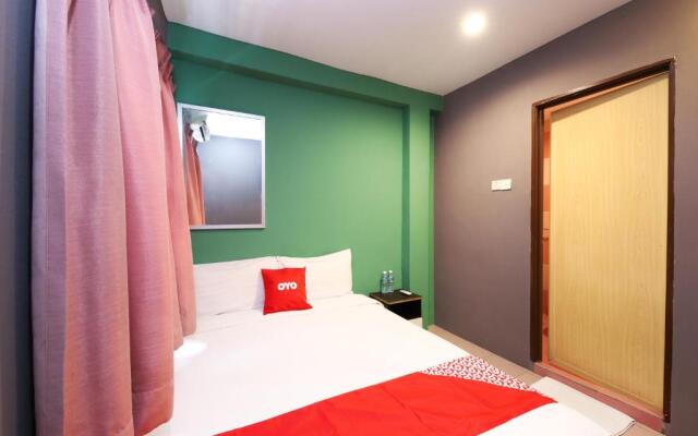 OYO 89688 Alor Street Hotel
