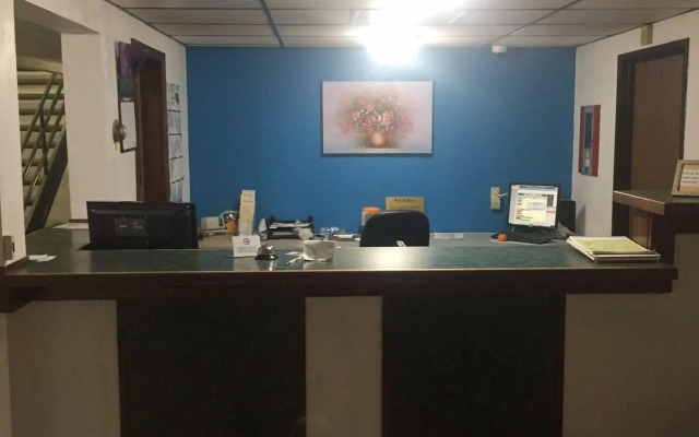 Sunset Inn & Suites - Lincoln Airport