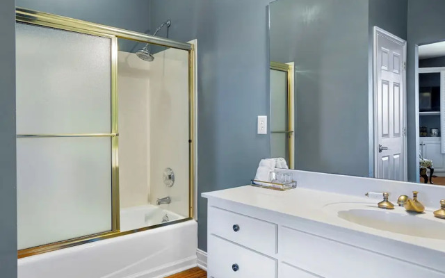 Stone Mountain Manor