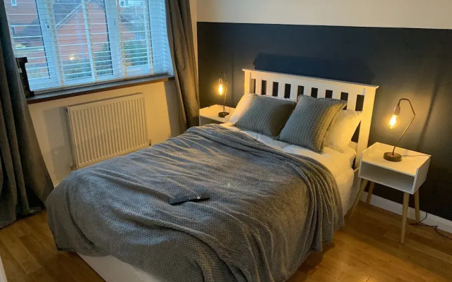 4 bedroom worker property parking