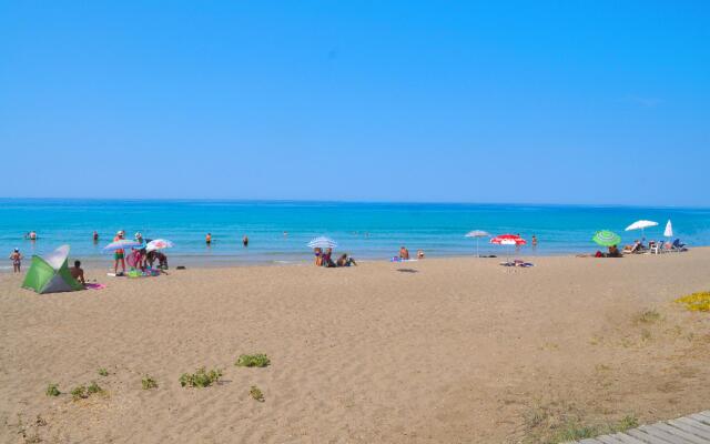 Holiday Studio Apartments Yannis on Agios Gordios Beach in Corfu