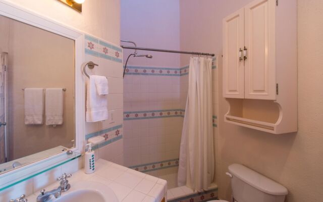 Short Walk to Downtown&Beach from Villa Serrana