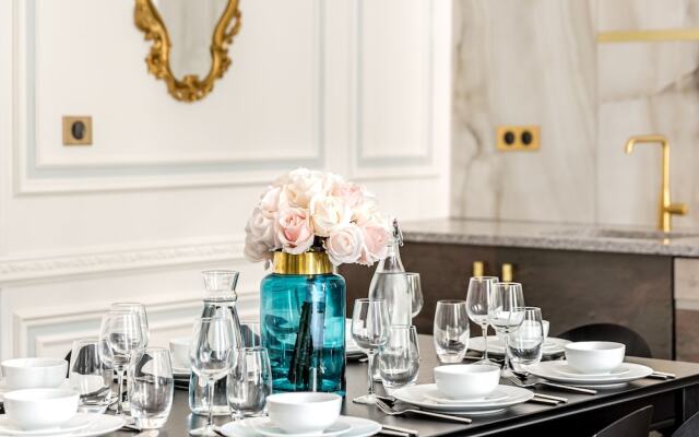 Luxury 3 Bedroom 2 Bathroom Palace Apartment - AC - Louvre