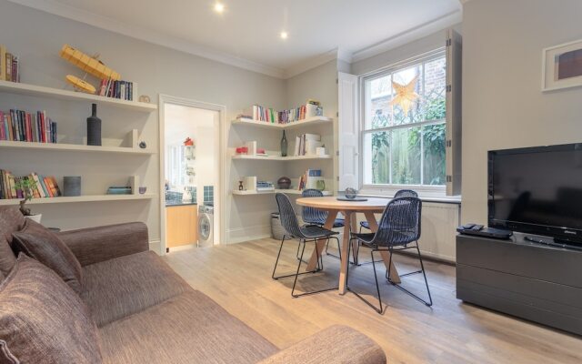 Bright Garden Flat in North London