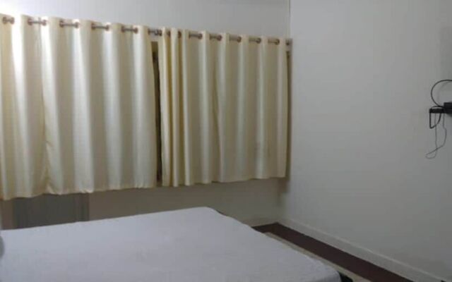 iROOMZ Subhadra Comforts