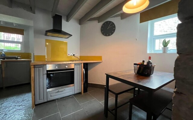 Charming 2-bed House in Llansteffan