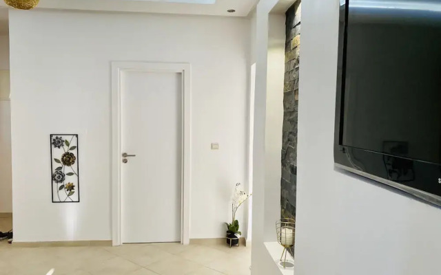 Luxury Apartment on the Marina