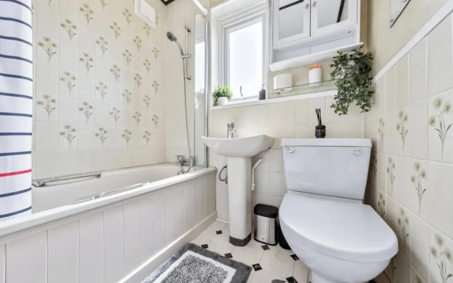 Spacious 3 bd Garden M25, Free Parking,bluewater