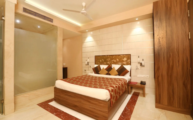 Mumbai Metro - The Executive Hotel