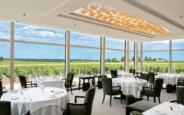 Château Lafaurie-Peyraguey Hôtel & Restaurant LALIQUE