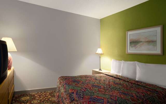 Days Inn by Wyndham West Memphis