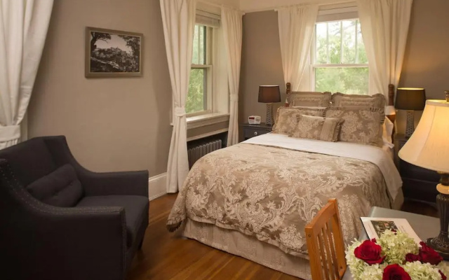 Sweet Biscuit Inn