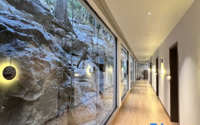 Xingyi Wanfeng Linyueqili B&B