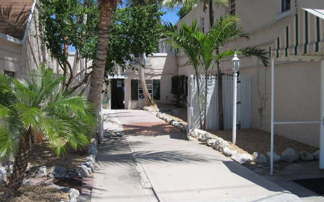 Historic Tavernier Inn Hotel