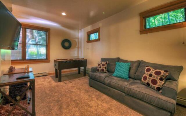 Fox Hollow by Stewart Mountain Lodging