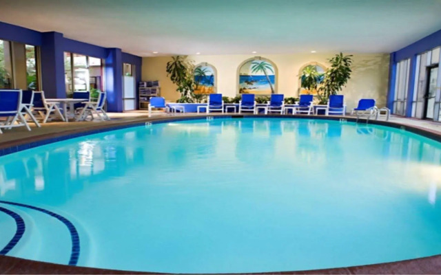 Crowne Plaza Suites Arlington by IHG